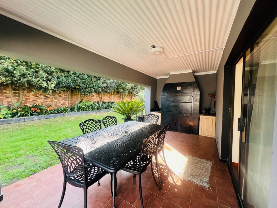 8 Bedroom Property for Sale in Rooi Rivier Rif Western Cape
